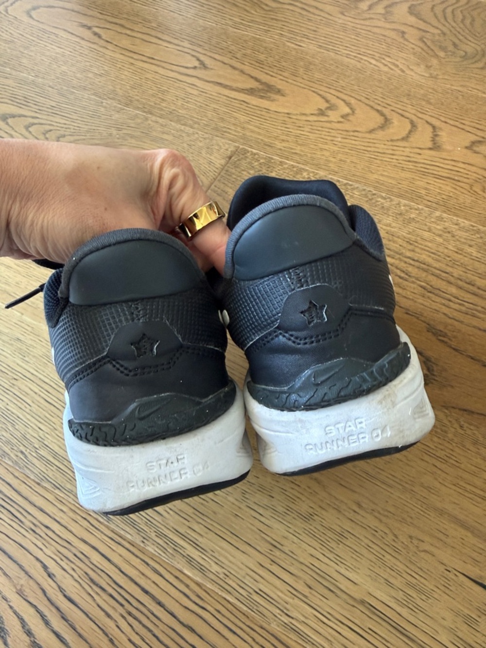 Nike Star Runner 4 - kids size 5Y - Picture 5 of 8